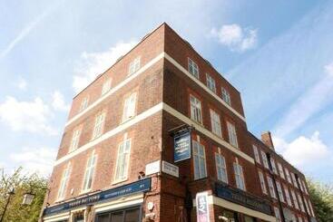 مسافرخانه Three Falcons
