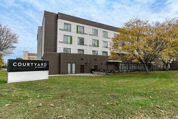 فندق Courtyard By Marriott West Springfield