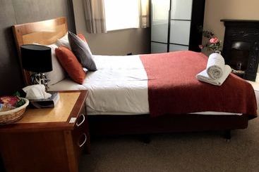 Pensió Haya Guest House