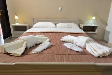 Hotel Artemis Apartments