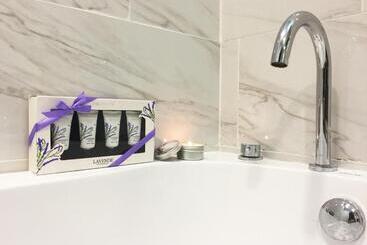 בית מלון כפרי Le Charmé Suites   Subic