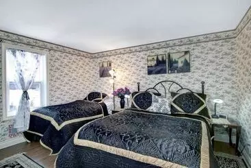 Cobblestone Bed And Breakfast