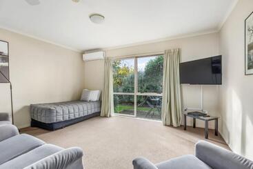 فندق على الطريق Bk's Chardonnay Motor Lodge