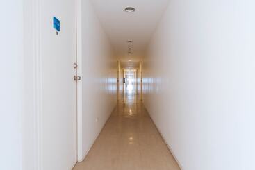 Hotelli Reddoorz @ Amaia Skies Avenida