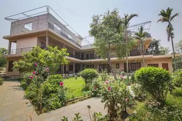 هتل Holiday Resort By Oyo Rooms