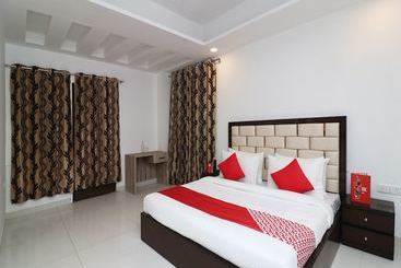 Hotel Pitampura Metro Station By Oyo Rooms