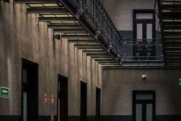 هتل Umbral, A Curio Collection By Hilton