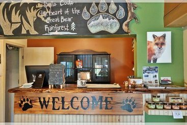 Hotel Bella Coola Mountain Lodge