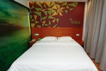 Hotel Vatica Shanghai Jinshan District Jinshan International Trade City Weihong Road