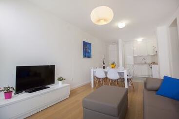 ツーリストアパートメント Makarska Touristik Apartments