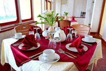 בית מלון כפרי New Seaside Inn Hikkaduwa