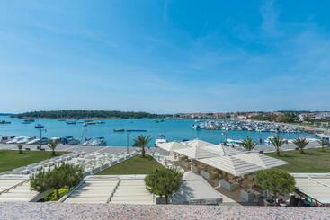 דירות לתיירים Apartments Riva