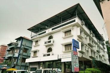Hotel Super Collection O Mg Road Formerly Nanda Inn