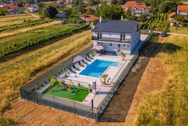 Жильё для туристов Villa Antea