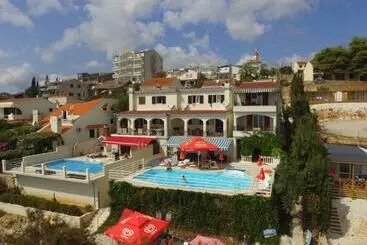 آپارتمان‌های توریست‌ها Apartments Villa Marija
