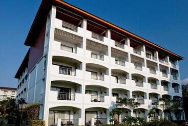 Pinnacle Grand Jomtien Resort and Beach Club