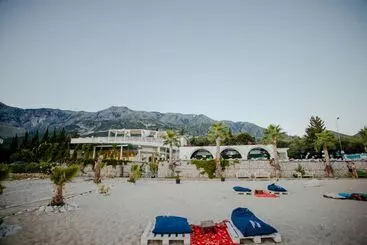 ホテル Drymades Inn Resort