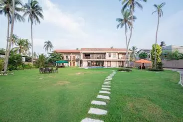Hotelli Beach Front By Kay Jay