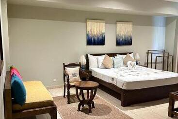 فندق Beach Front By Kay Jay