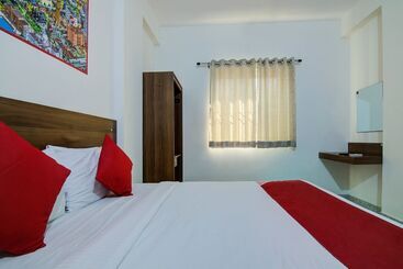 Hotel Varcity Comforts By Oyo Rooms
