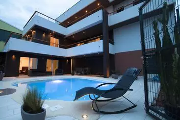 ツーリストアパートメント Bašić Mansion Mandalina