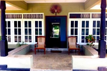 آپارتمانهای توریستها Yoho Lagoonside Holiday Bungalow