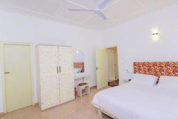 بنسيون Una J Villa