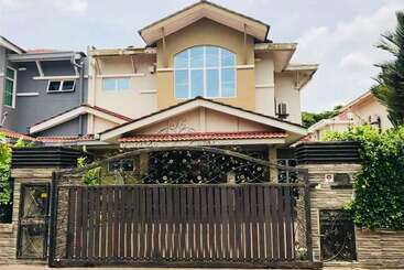 פנסיון Botanic Elegant Suite Klang