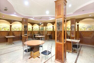 Yogesh Hotel & Restaurent