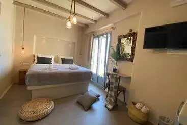 Hotelli Ampelos Suites