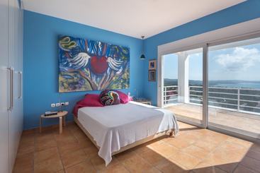 Жильё для туристов Jeannine's Villa