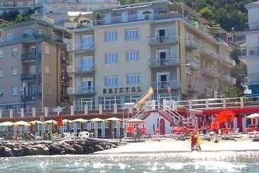 Hotel Bristol