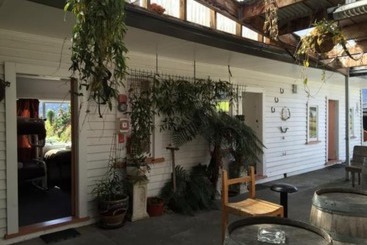 펜션 Kokatahi Valley Country Inn