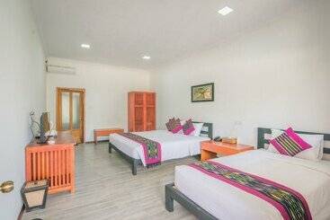 Hotel Royal Airstrip