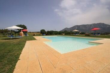 فندق ريفى Agriturismo Piperedda