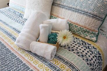 Blueberry Hills On Comleroy Farmstay Self Contained Cottages