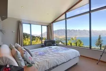 ツーリストアパートメント Aries Lake View Villa