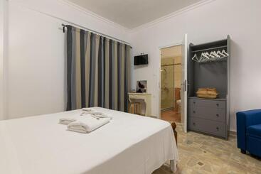 Denise Studios And Apartments