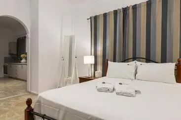 Denise Studios And Apartments