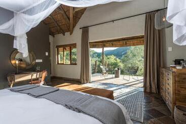Hotel Lalibela Game Reserve   Inzolo Lodge