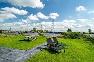 Hotel Recreatiepark Tusken De Marren