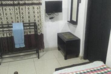 ペンション Bathiya Tourist Guest Anuradhapura