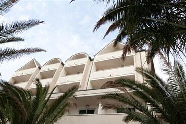 Hostal Altamarea Residence & Family