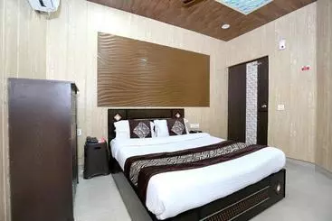 Hotel Oyo 8105 Model Town