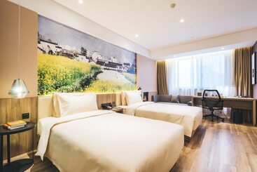 Atour Hotel Zhenjiang Nanxu Avenue Branch