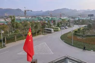 هتل Home In The Distance