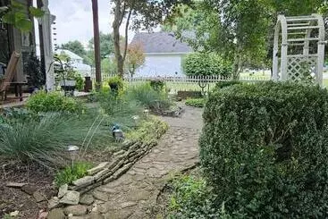 1873 Victorian Rose B & B