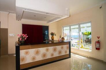 Collection O 1401 Hotel Mayanearketapang Satu Beach