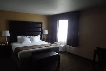 בית מלון כפרי Best Western Oak Meadows Inn