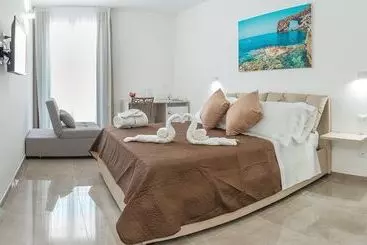 تختخواب و صبحانه Mediterraneo Palace Luxury Affittacamere